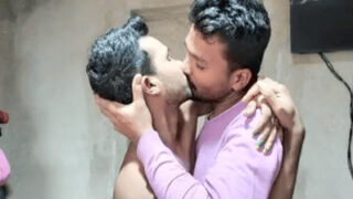 Bedroom ke andar, slutty twink bros bina ruke, nonstop raw sex kar rahe hain.