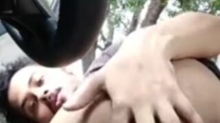 Car mein cock se khelta hua slutty boy.