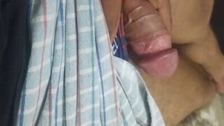 Chaddi utaaro, bada juicy lund bahar nikalo, cum hone ke liye.