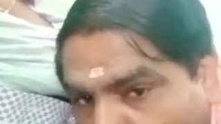 Daddy maze le rahe hain young ladke ke hard lund ka chusan karte hue.