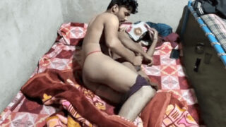 Desi gay lovers puri raat floor pe raw ass pounding kar rahe hain.
