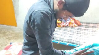 Do mast horny adult twinks bistar pe nange let kar anal sex kar rahe hain.