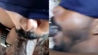 Ek blindfolded Indian aadmi online dost ke saath oral sex ka aanand leta hua.