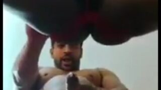 Ek dum mast banda, ek chalu twink ki gand mar raha hai.