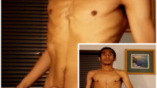Ek dum slim, bitchy gay bottom, hawa mein apna cum shoot karta hai.