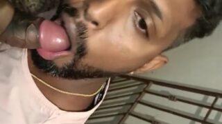 Ek gay banda, rock hard uncut lund ka deewana, usse pyaar karta hai.