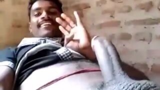 Ek gay launda apne aap ko muth maar ke zor se jhaad raha hai.