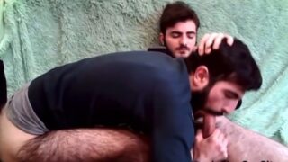 Ek hairy, jungli banda, ek hot aur horny sucker dwara suck kiya gaya.