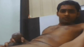 Ek horny, nanga banda apni slutty lover se handjob le raha hai.