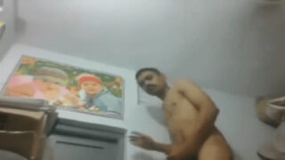Ek kaamuk Bihari uncle apne bedroom mein nange ho kar hilate hain.
