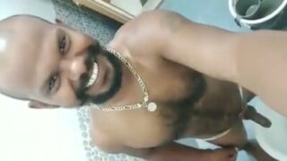 Ek kaamuk takla mard, ek virgin twink ki gand me ungli kar raha hai.
