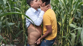 Ek mast teacher aur uska twink student doggystyle mein raw fuck kar rahe hain.