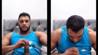 Ek muscular Muslim banda hilata hai aur apna cum chaat ta hai.