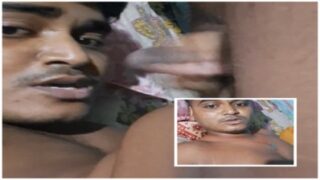 Ek nanga, besharam banda jungle mein apna hi lund chus raha hai.