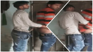 Ek twink homo apne best friend se apni shy hole ko raw fuck karwa raha hai.