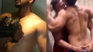 Friends ke saath group trip pe bathing ki gay masti.