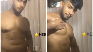 Garam desi jawan hunk apne bade sakht boner ko milk kar raha hai