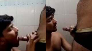 Gay twink bathroom mein headmaster ka lund chus raha hai