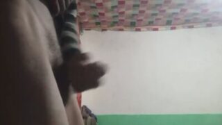 Gay village ka hunk condom ke andar cum kar raha hai.