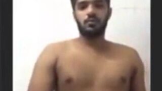Geela gay ladka bade bathroom mein boner tease kar raha hai