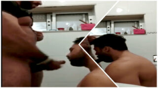 Handsome aur horny stepbros bathroom mein chhupe hue hain aur fuck kar rahe hain.