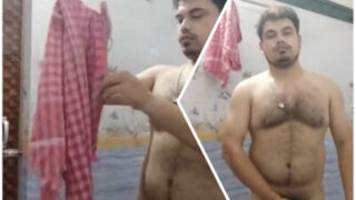 Handsome, hairy Haryana ka hunk, shower mein cum kar raha hai.