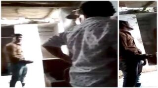 Koi kinky banda public toilet mein apna ganda cock milk kar raha hai.