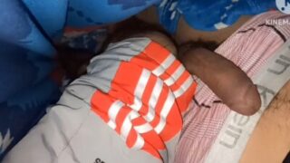 Mumbai mein ek adult teen college boy khud ko finger kar raha hai.