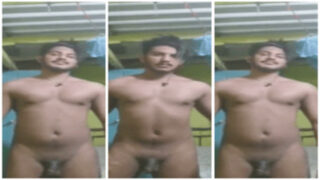 Muscle wala hottie apna bada black cock dikha raha hai
