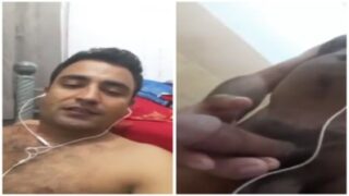 Nanga aur horny gay uncle apne naked juicy cock se tease karta hai