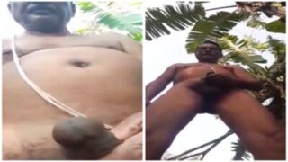 Nanga budhau dada apna lund dikha raha hai.