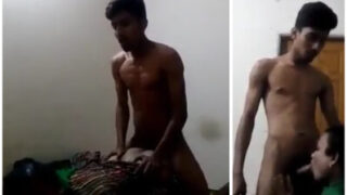 Pass ke signal se ek shemale bhikari ne kutte ko doggy style mein maara.