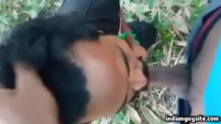 Public mein gay hookup, ek anjaan bande se chusaai.