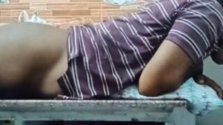 Railway station ke waiting room mein desi face fuck video