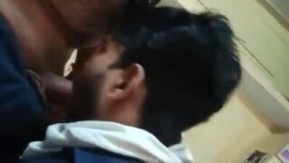 Road pe ek handsome mard ek randi ka cock nigal raha hai.