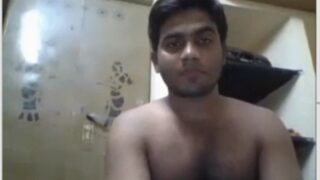 Saawla, baalon wala hunk camera pe cum kar raha hai.