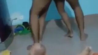 School ke horny laundey ek crazy threesome sex enjoy kar rahe hain.