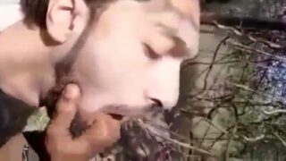 Seedha sa hunk jungle mein top logon ke group dwara bred aur bhidega.