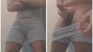 Sexy Pathan stud apne bedroom mein khud ko milk kar raha hai