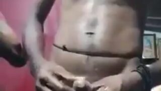 Tamil gay uncle xxx cam gay show ke liye hilate hue