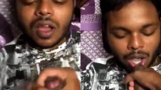 Tamil ladka, subah breakfast mein cum chus raha hai.