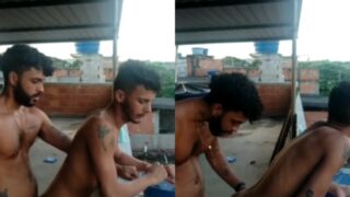 Terrace pe muscular gay couple fuck kar rahe hain aur bagal wali ladki dekh rahi hai.