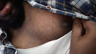 Twink ko apne bade bhai ke nipples choosna pasand hai.