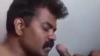 Uncle, ek randi ki tarah bada juicy cock chus raha hai, bilkul hi horny hoke.