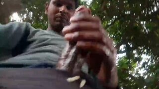 UP se ek horny gay twink bahar hard cum kar raha hai