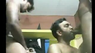 Yaar, Tamil mein jungleee xxx foursome type orgy porn video.